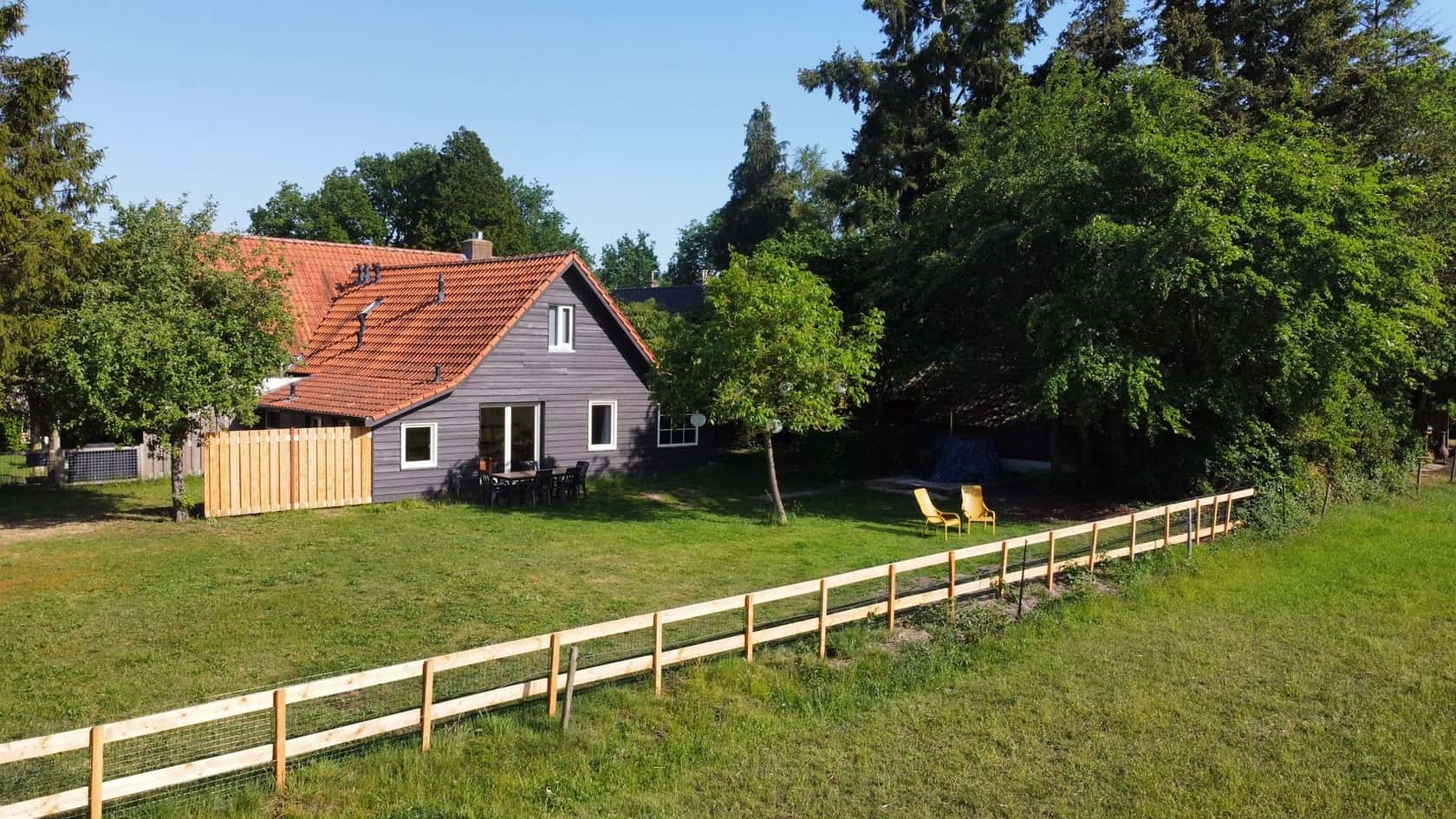 Schönes Ferienhaus mit Hottub und Blick über die Wiesen